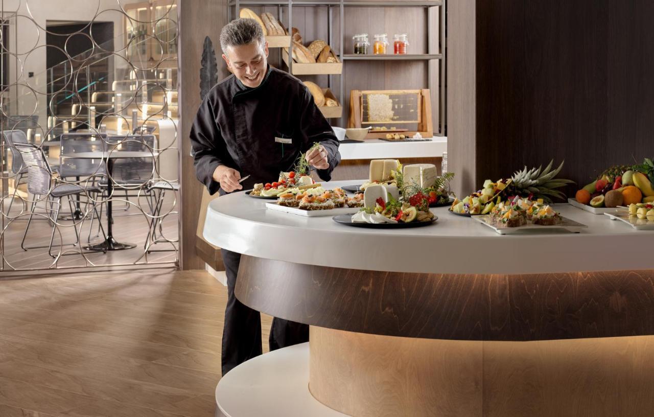 Nautilux Rethymno By Mage Hotels Exterior foto A chef at work