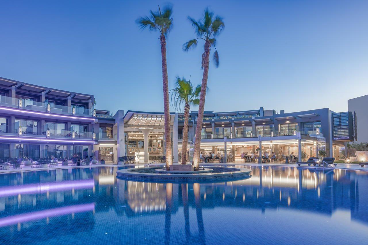 Nautilux Rethymno By Mage Hotels Exterior foto The hotel at night