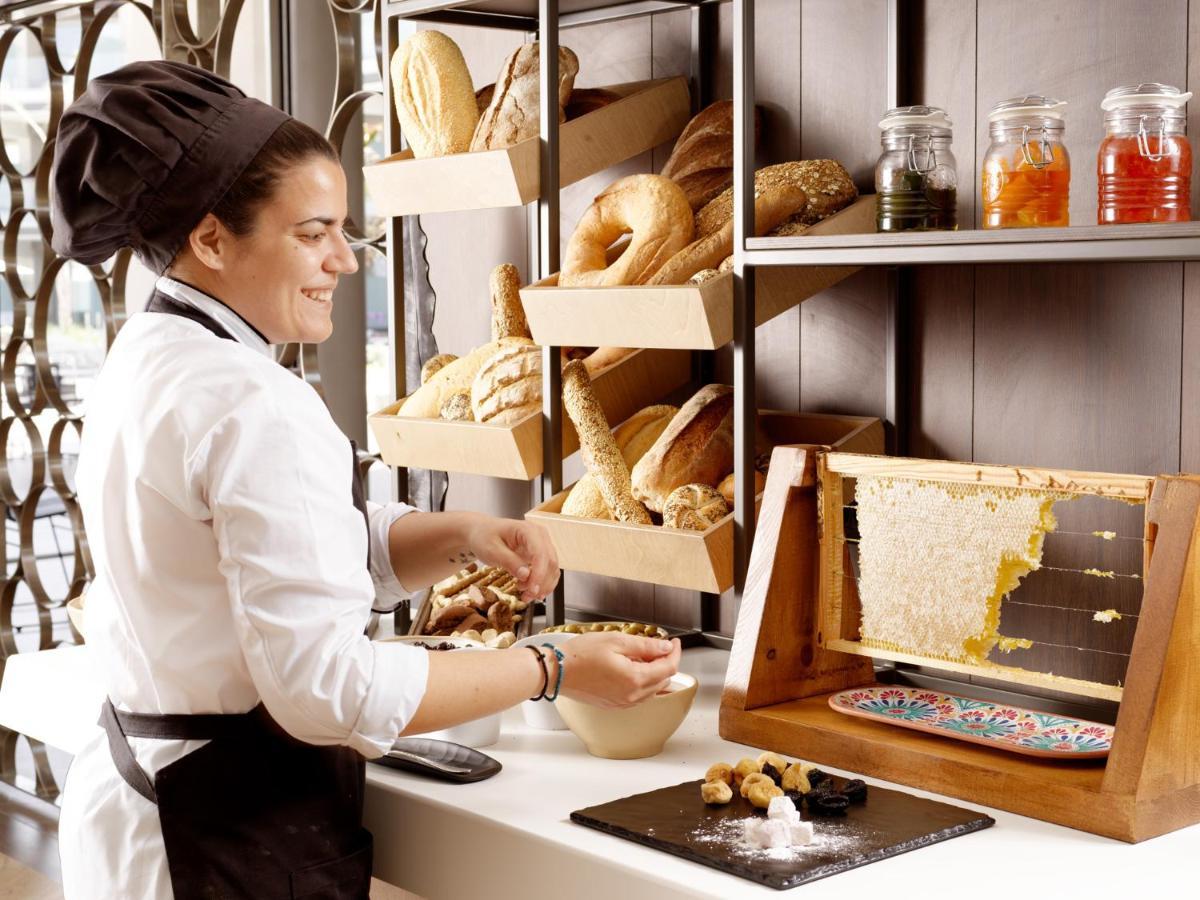 Nautilux Rethymno By Mage Hotels Exterior foto A pastry chef at work